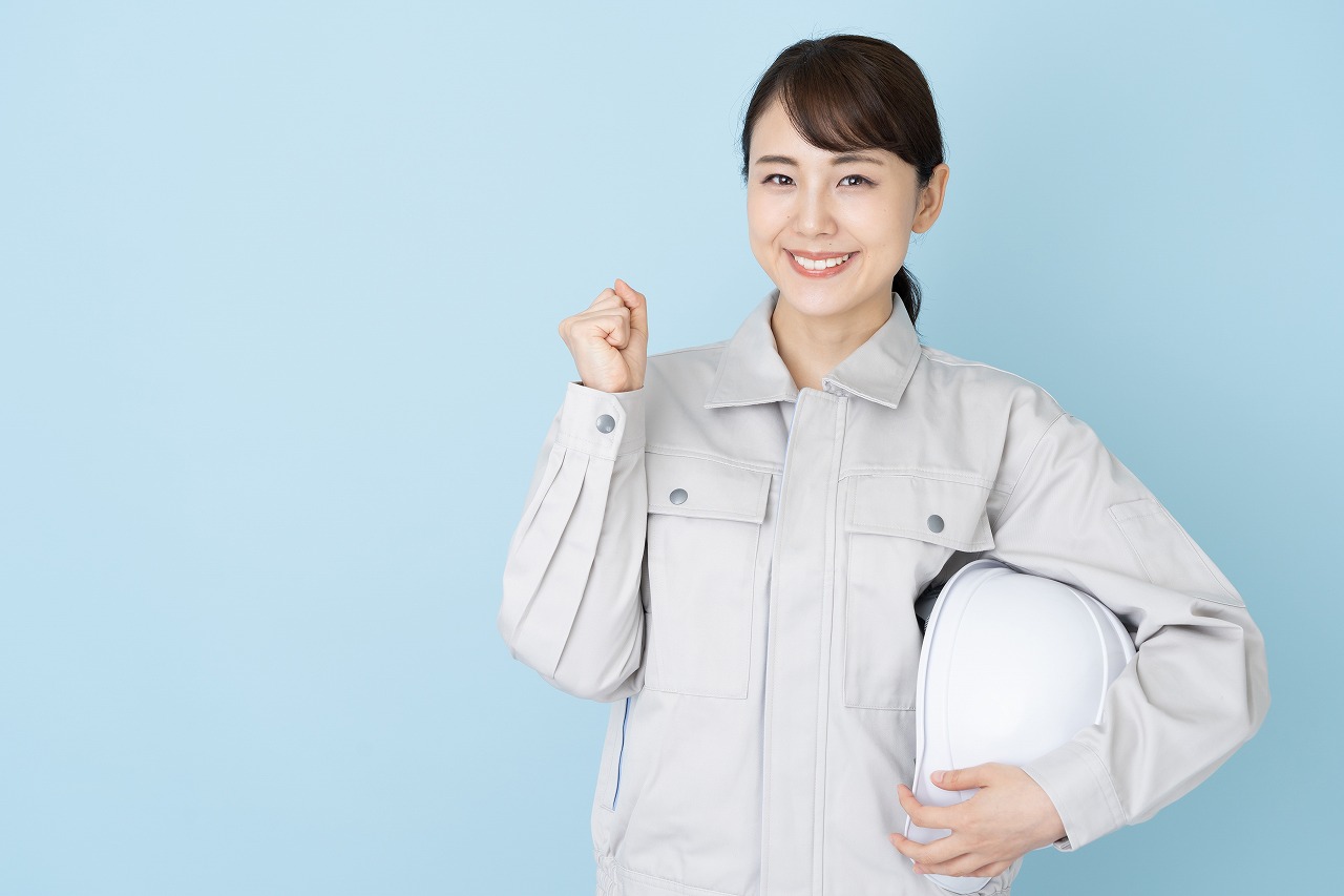 職場の環境で輝く女性内装工事職人